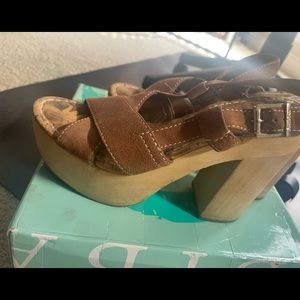 Sam Edelman Chunky Heel Sandals; hardly worn. Size 8.5 looking for a new home!